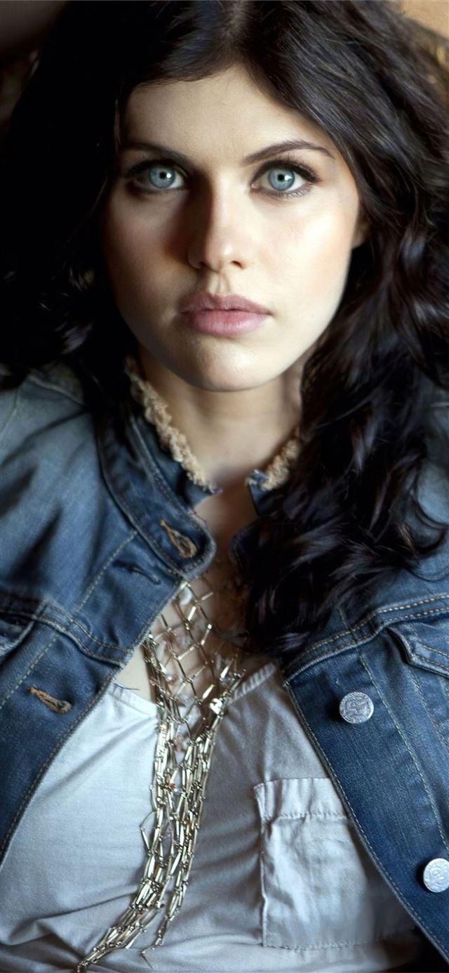 1125x2436 alexandra daddario 2020 actress 4k -  iPhone X Wallpaper