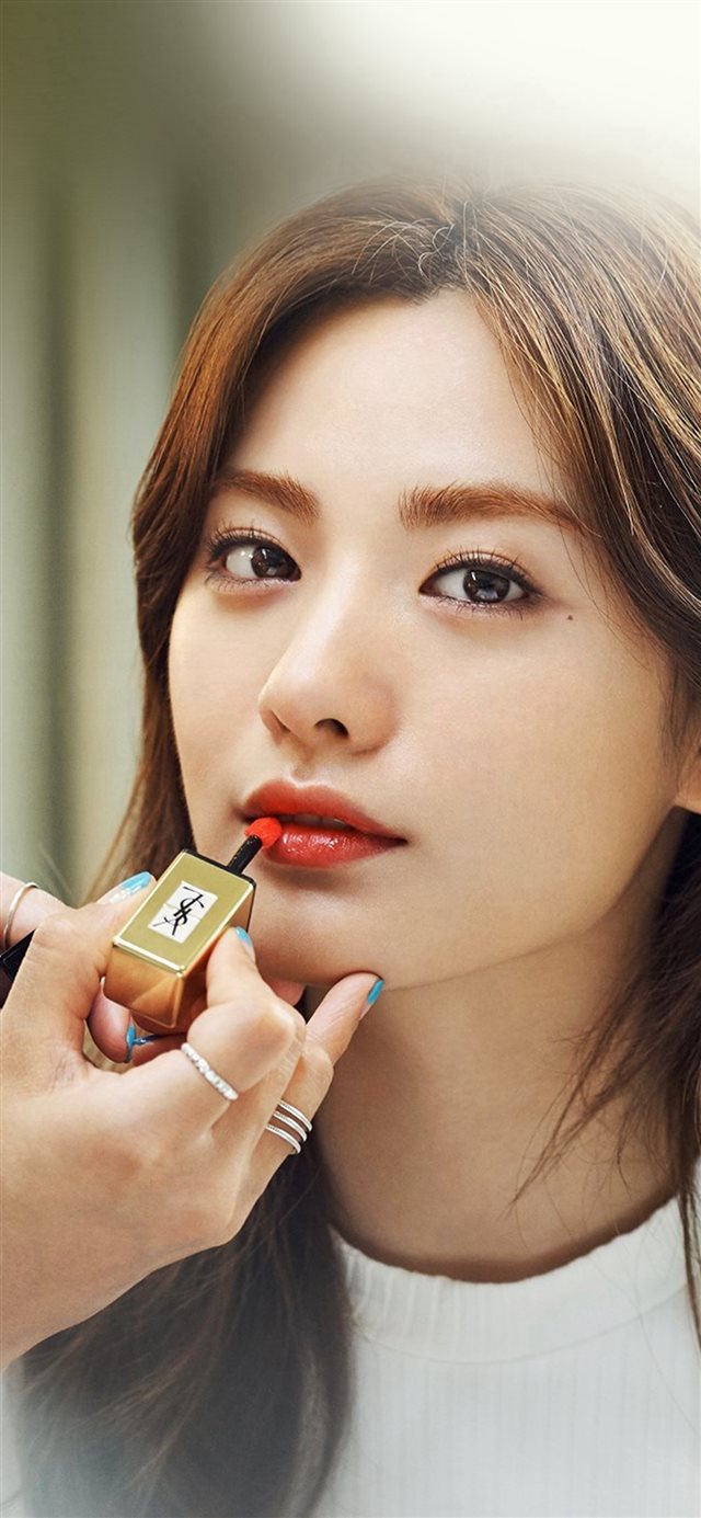1125x2436 Nana Kpop Girl Lips Red - bokeh iPhone X Wallpaper