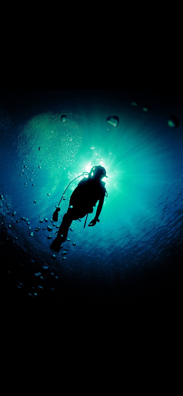 1125x2436 Deep Blue Green Ocean Dive -  iPhone X Wallpaper