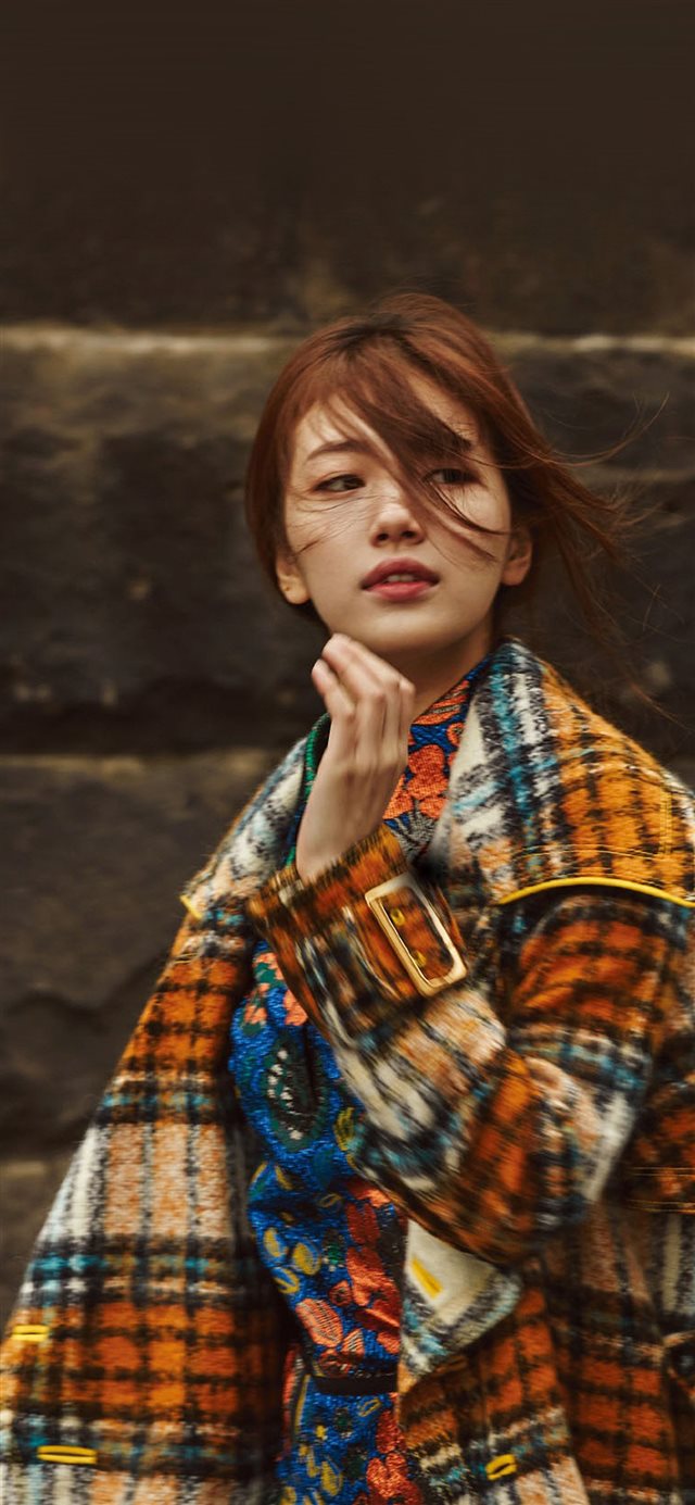 1125x2436 Suji Girl Walking Fall Kpop Asian - cold iPhone X Wallpaper