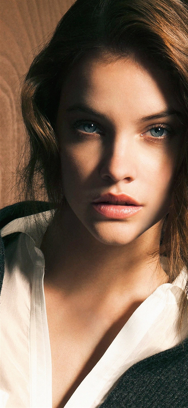 1125x2436 Barbara staring girl model -  iPhone X Wallpaper