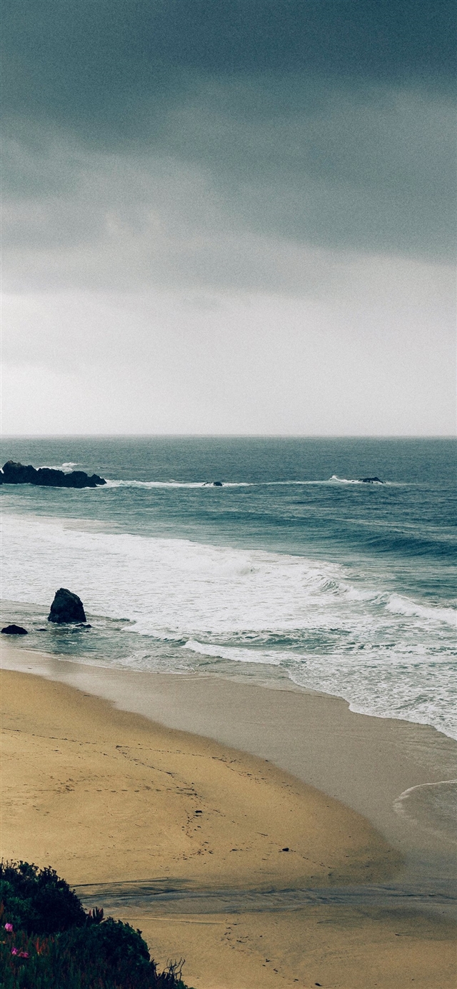 1125x2436 Sea beach - yellow iPhone X Wallpaper