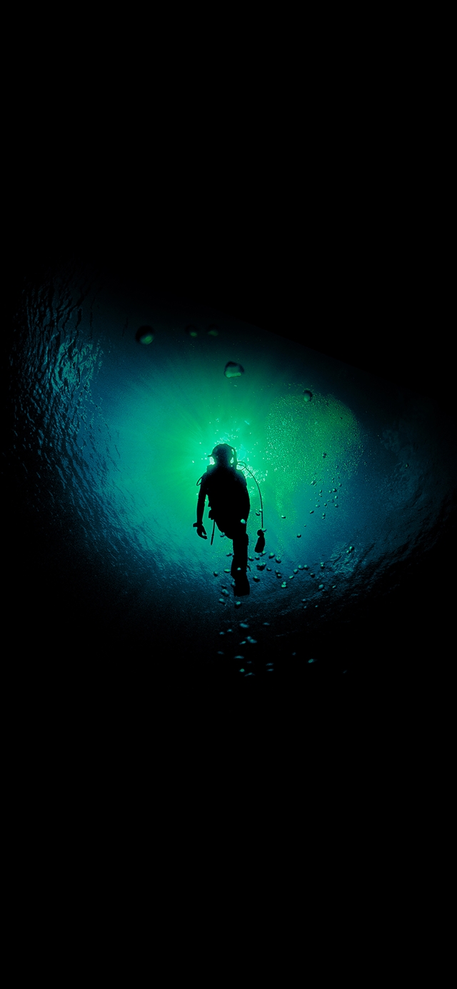 1125x2436 Deep blue dark ocean dive -  iPhone X Wallpaper