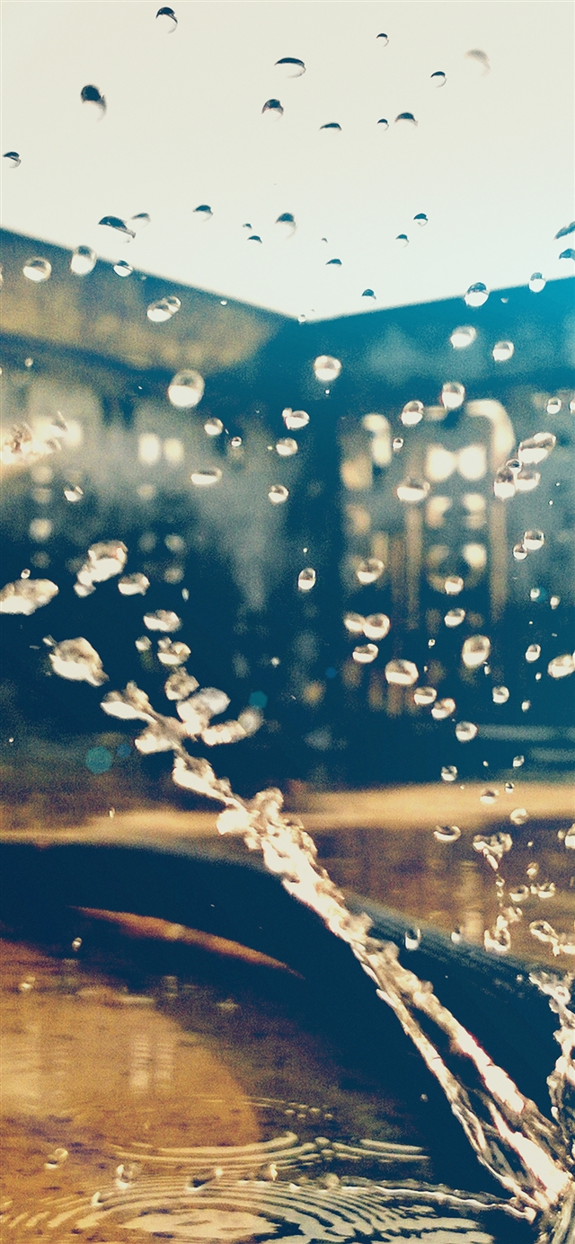 1125x2436 Pipe leak - water iPhone X Wallpaper