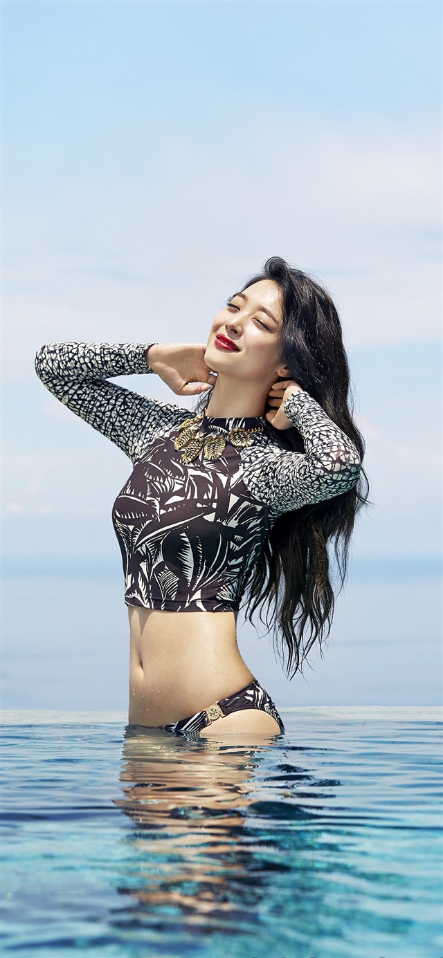 1125x2436 Sulli bikini pool  - blue iPhone X Wallpaper