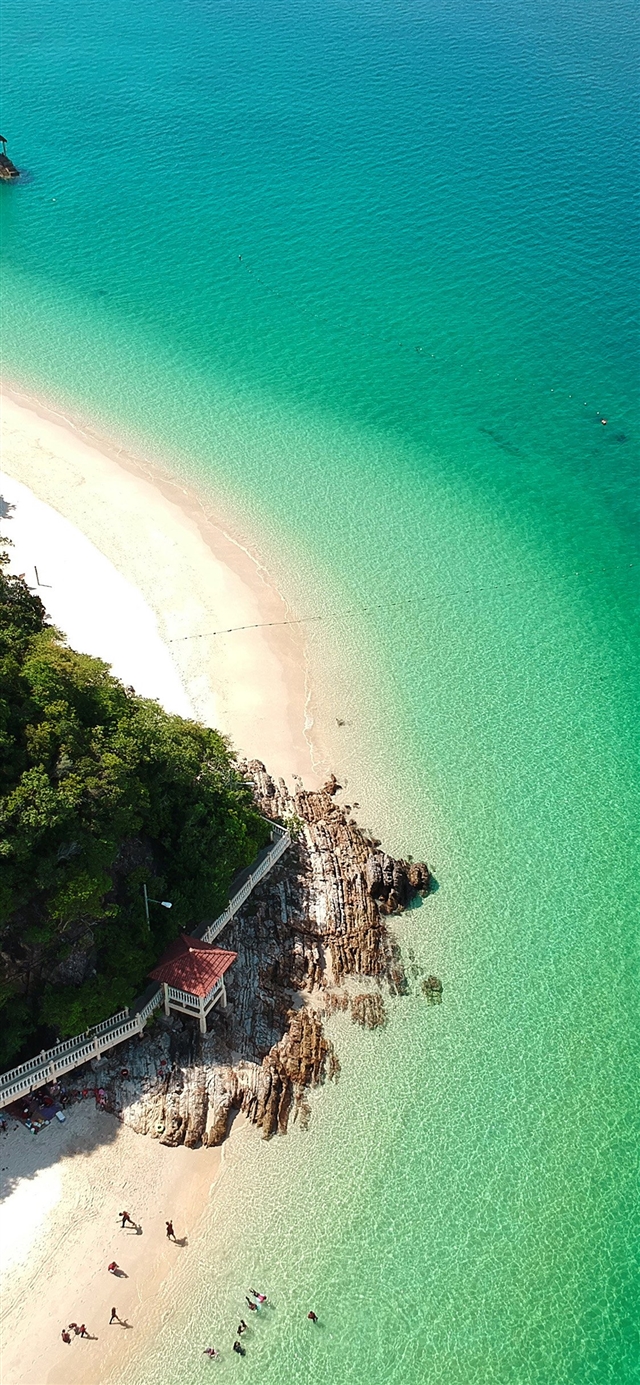 1125x2436 Sea vacation island - green iPhone X Wallpaper