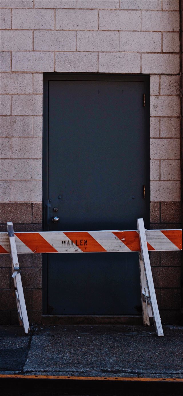 1125x2436 Look Closer - door iPhone X Wallpaper