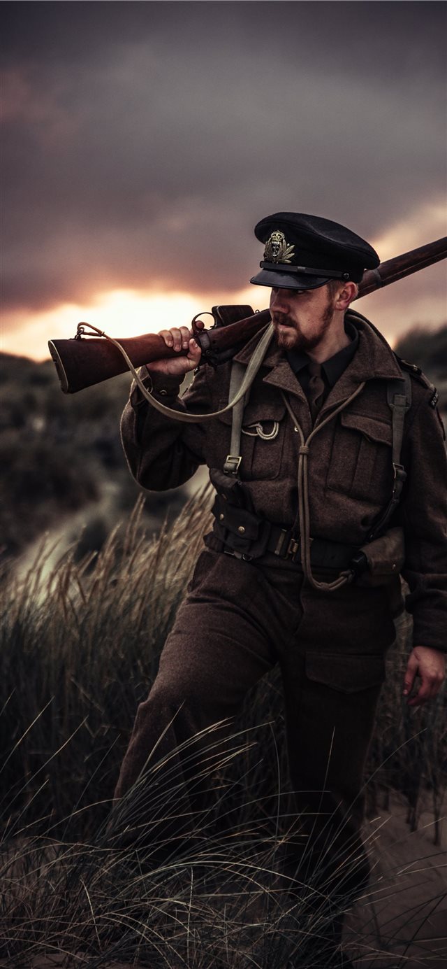 1125x2436 Royal Navy Beach Commander Dunkirk - soldier iPhone X Wallpaper