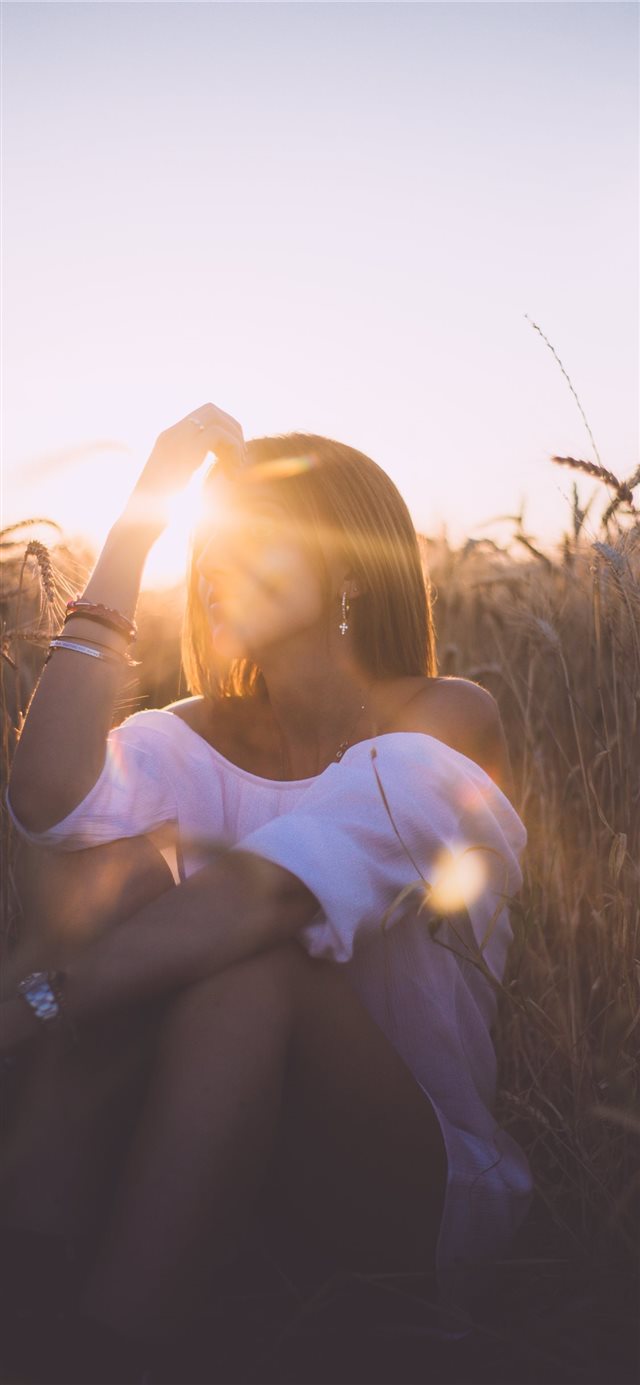 1125x2436 Caressed by the sun  - chill iPhone X Wallpaper
