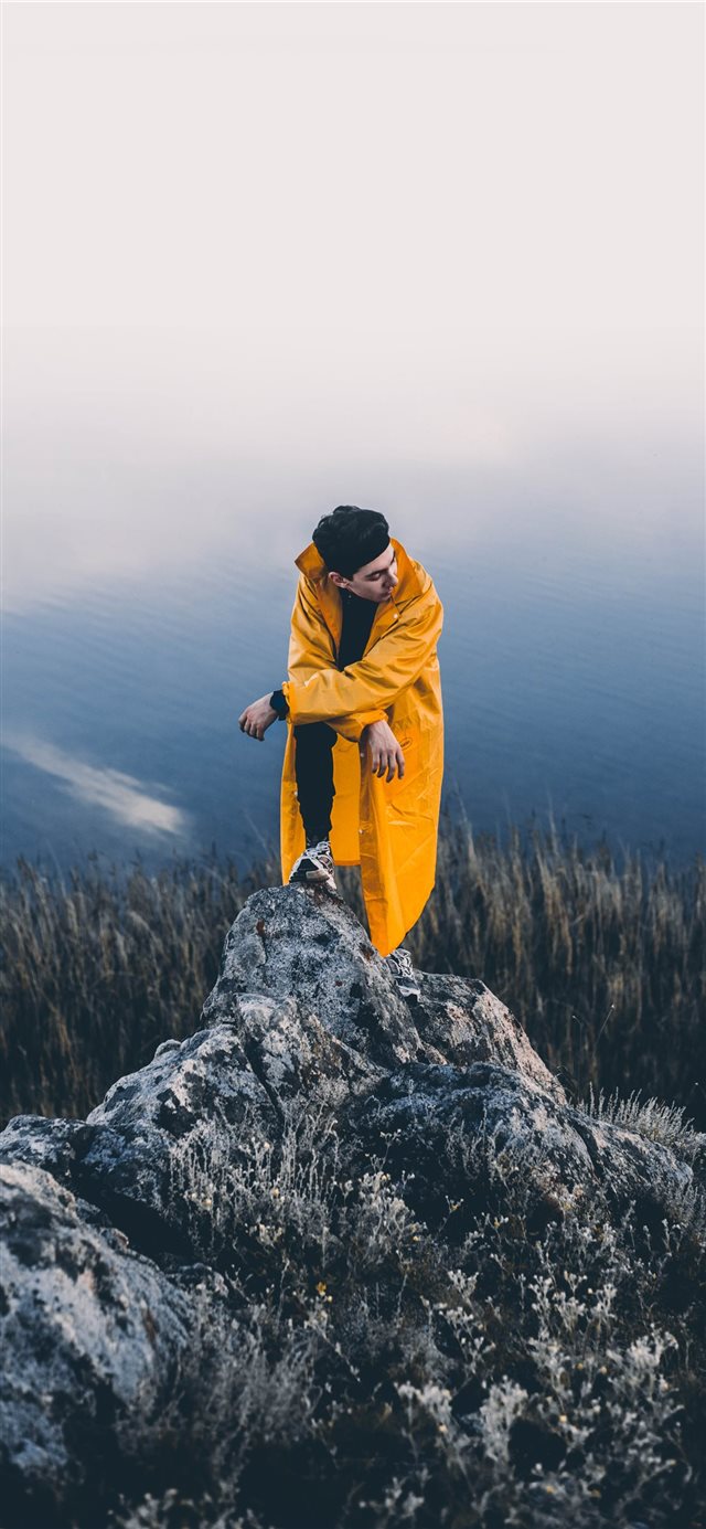 1125x2436 Fatigue - yellow iPhone X Wallpaper