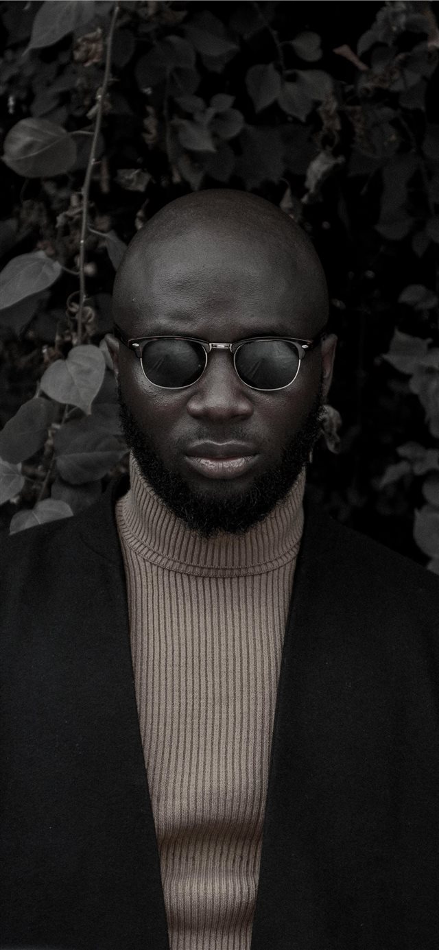 1125x2436 Into The Deep - fashion iPhone X Wallpaper