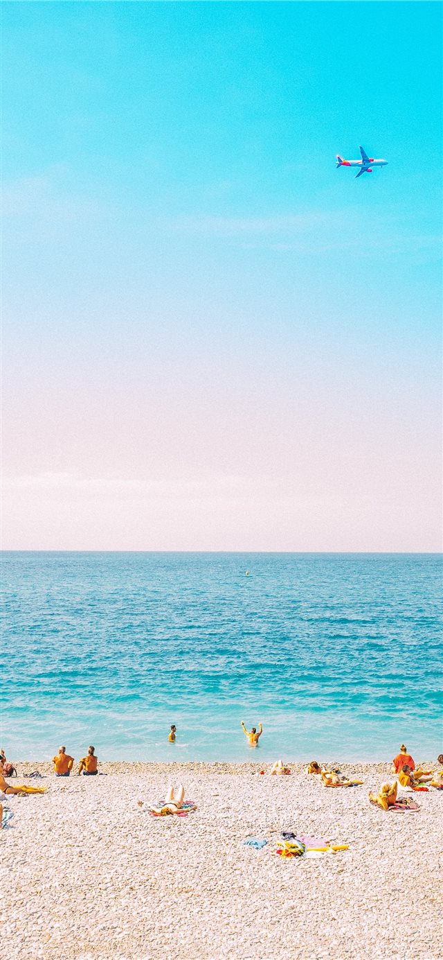 1125x2436 Sunbathing in Nice - france iPhone X Wallpaper