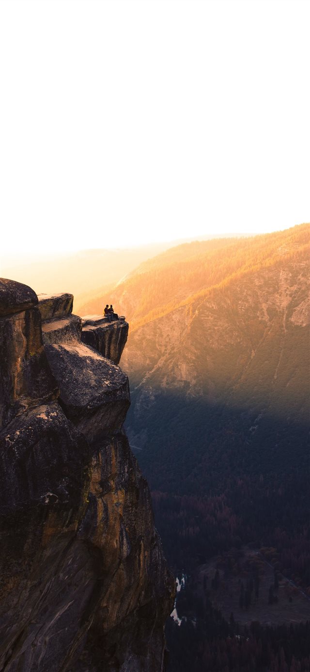 1125x2436 Yosemite National Park  United States - couple iPhone X Wallpaper