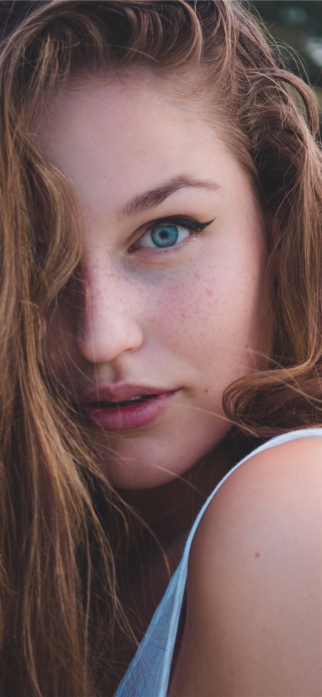 1125x2436 look at me - hd iPhone X Wallpaper