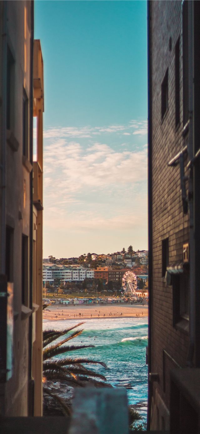 1125x2436 Bondi beach between two houses - australia iPhone X Wallpaper