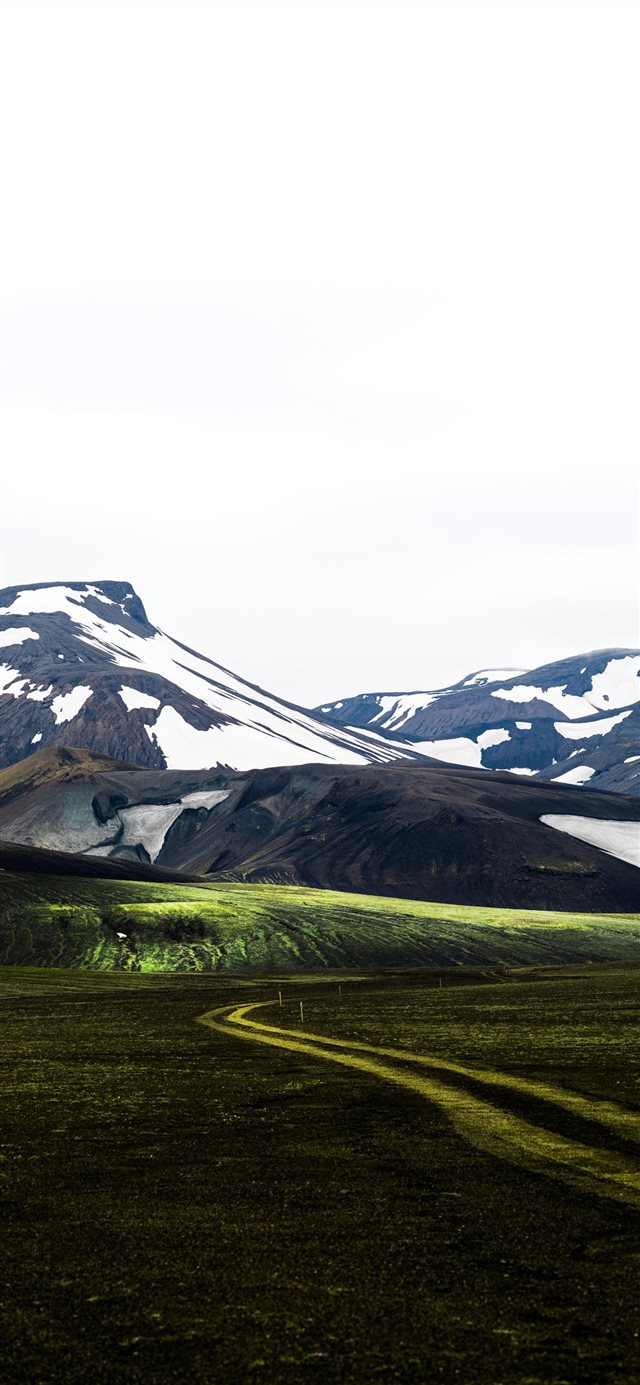 1125x2436 Landmannalaugar  Iceland - background iPhone X Wallpaper