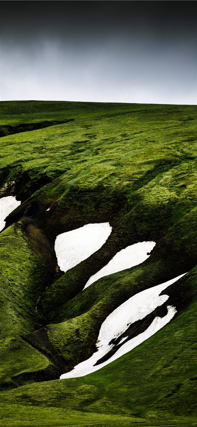 1125x2436 Landmannalaugar  Iceland - moody iPhone X Wallpaper