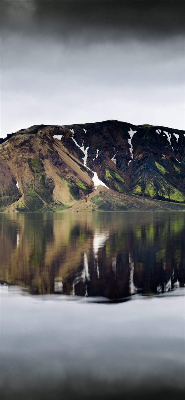 1125x2436 Iceland - dark (black) iPhone X Wallpaper