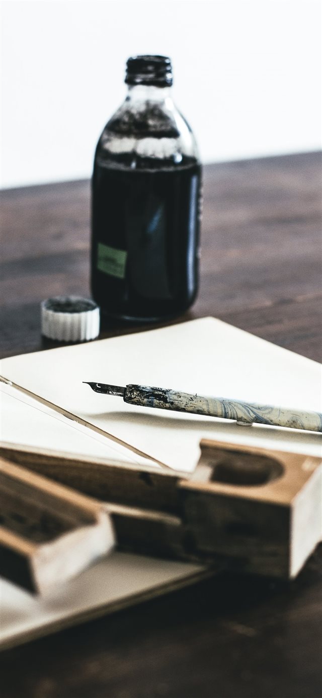 1125x2436 Pen notebook - table iPhone X Wallpaper