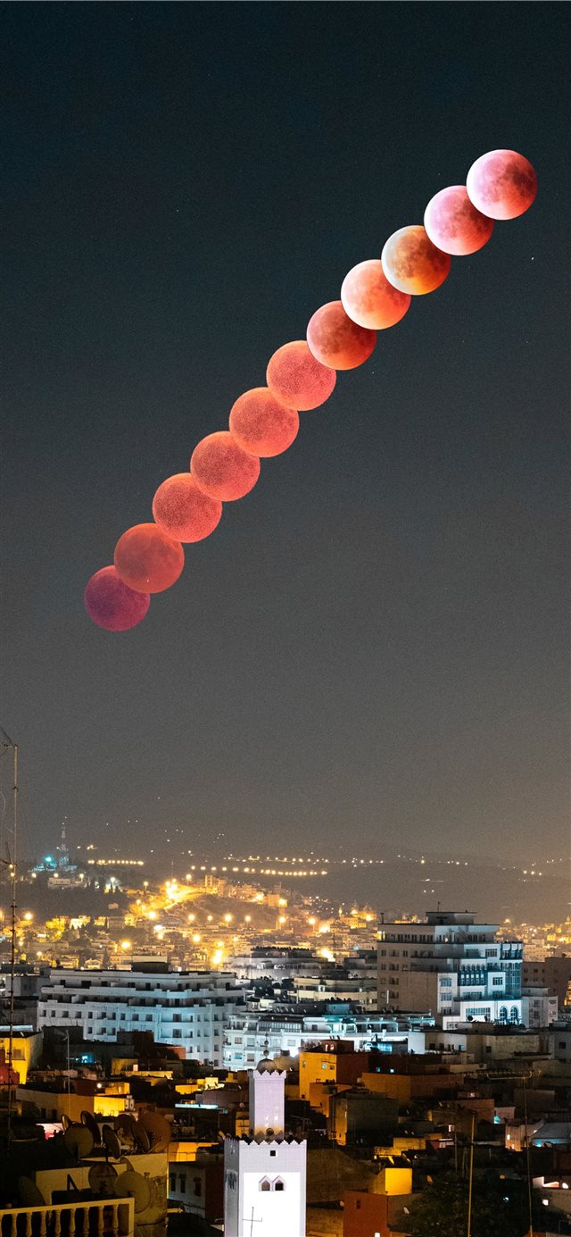 1125x2436 Blood moon in Tangier - sky iPhone X Wallpaper