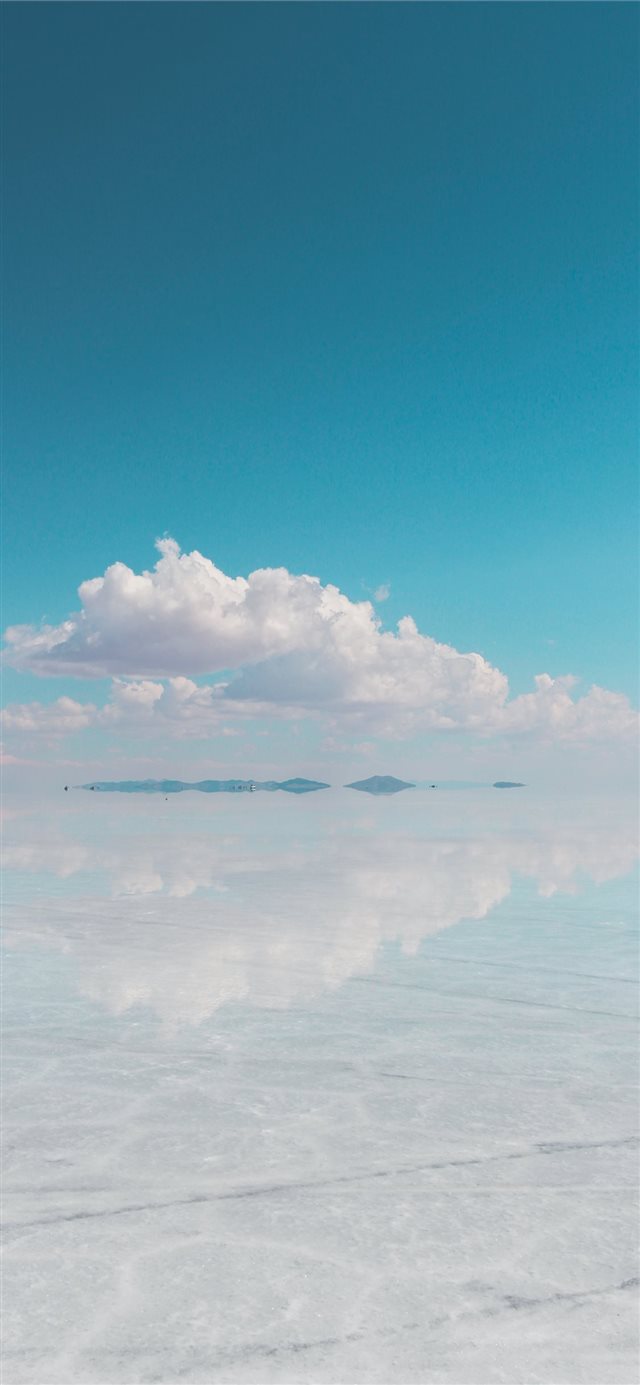 1125x2436 Uyuni Salt Flat  Bolivia - background iPhone X Wallpaper