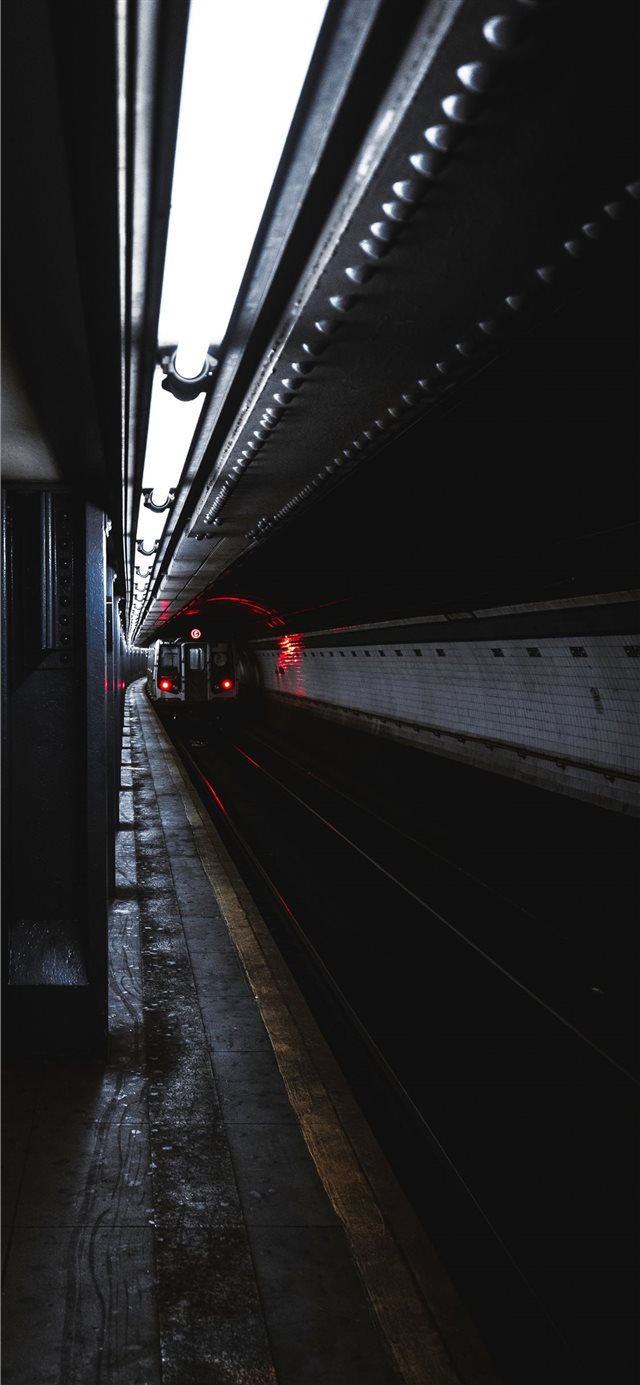 1125x2436 Missed the Train  - photo iPhone X Wallpaper