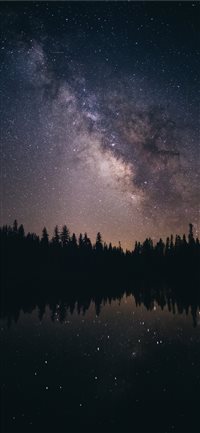 Milky way over lassen national park wallpaper