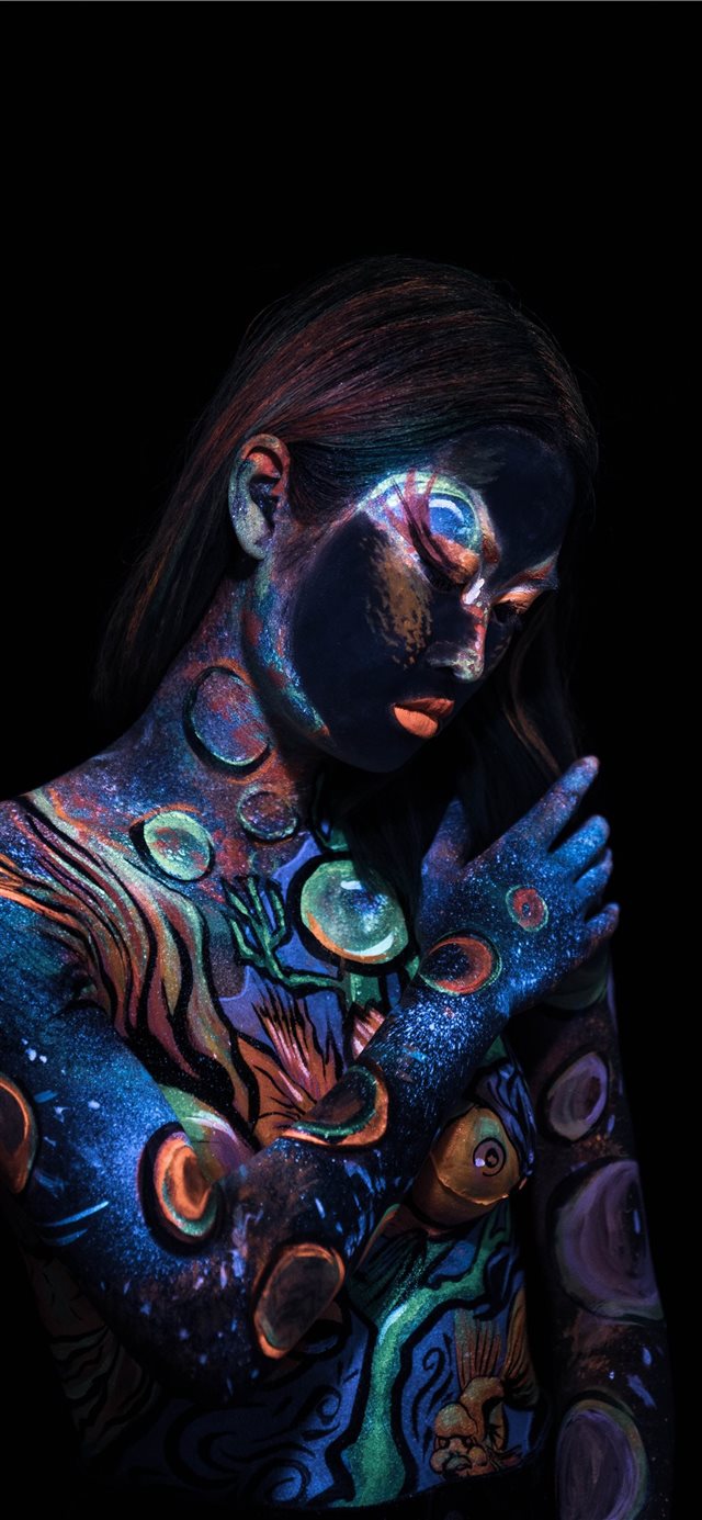 1125x2436 goldfish - body art iPhone X Wallpaper