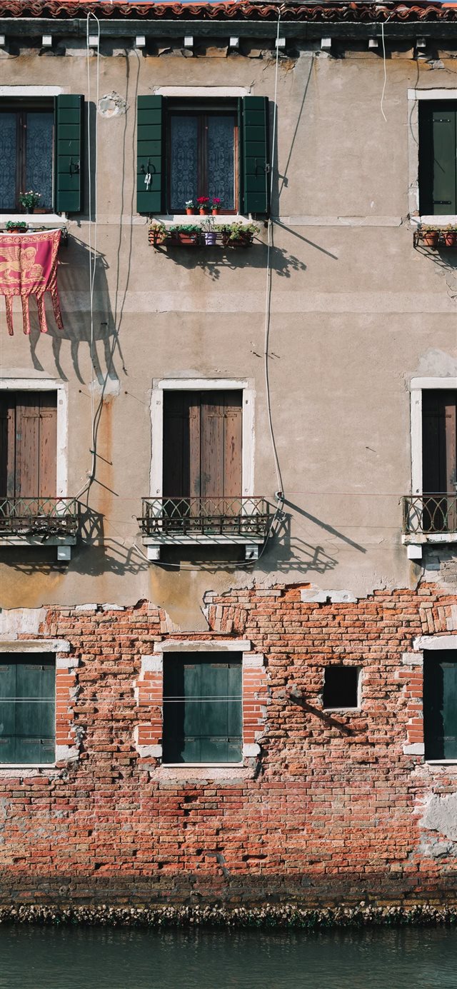 1125x2436 Venice - window iPhone X Wallpaper