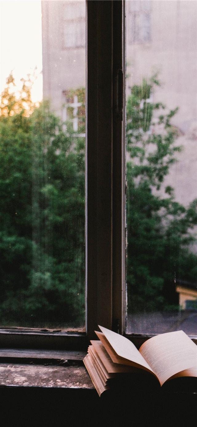 1125x2436 Lviv  Ukraine - book iPhone X Wallpaper