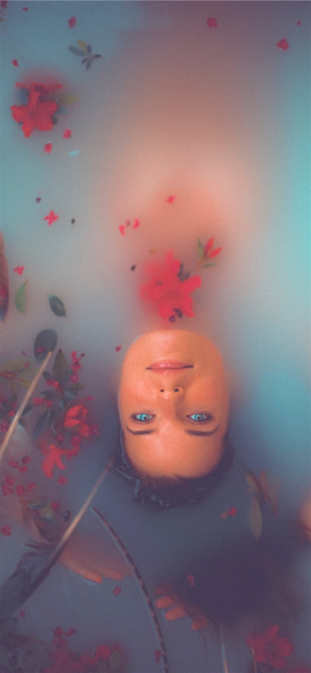 1125x2436 Almond Milk Bath - warm iPhone X Wallpaper