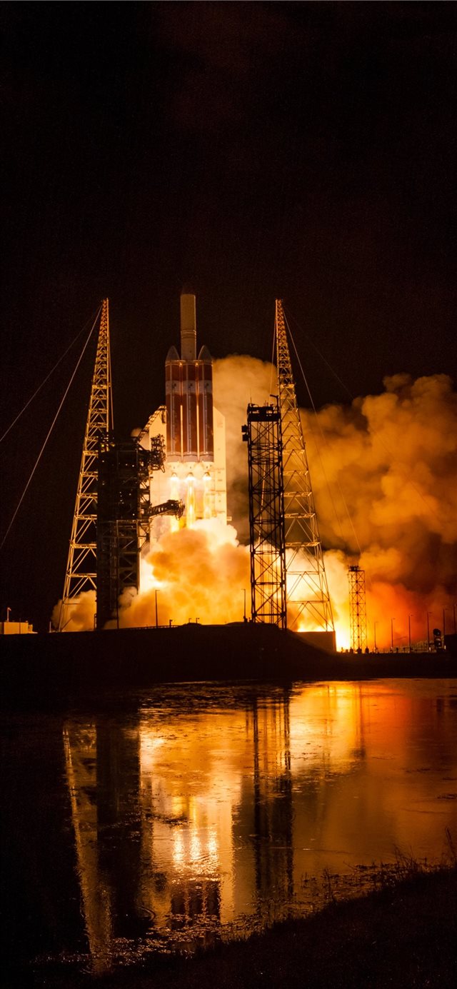 1125x2436 Launch of Parker Solar Probe - space iPhone X Wallpaper