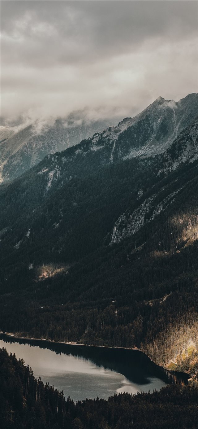 1125x2436 Finally found - shadow iPhone X Wallpaper