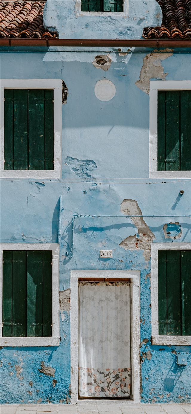 1125x2436 Colourful houses of Burano  Venice - colourful iPhone X Wallpaper