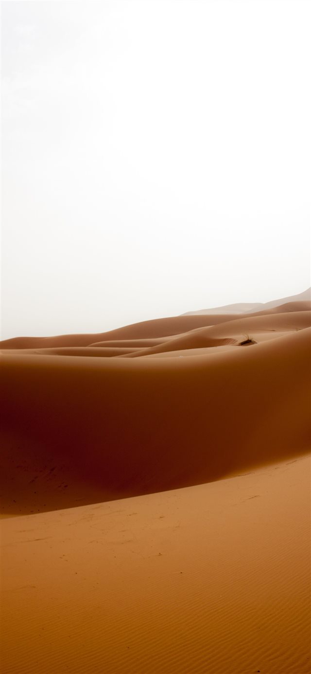 1125x2436 Just like bodies  sand rests peacefully  - minimal iPhone X Wallpaper