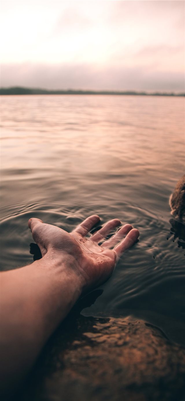 1125x2436 Feeling the Water - peaceful iPhone X Wallpaper