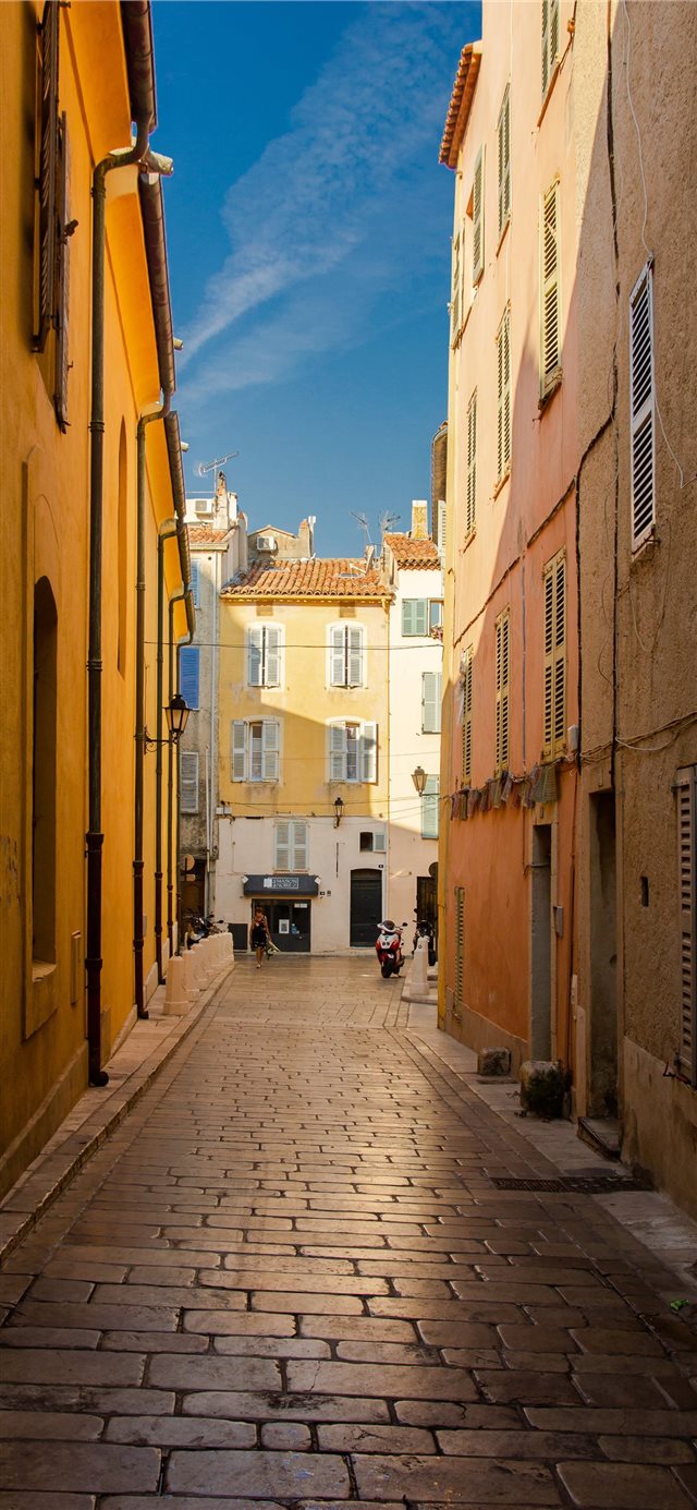 1125x2436 Saint Tropez  France - old iPhone X Wallpaper