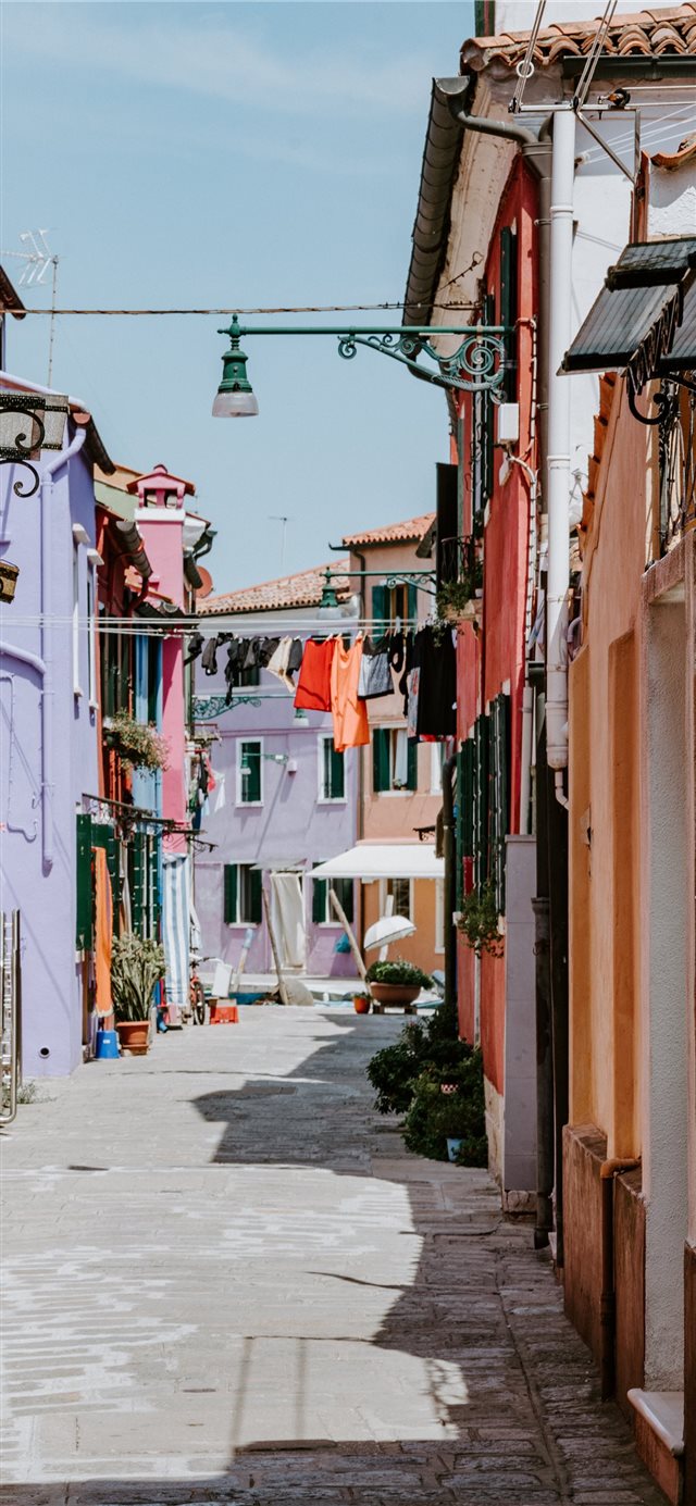 1125x2436 Laundry drying in alley  colourful Burano - purple iPhone X Wallpaper