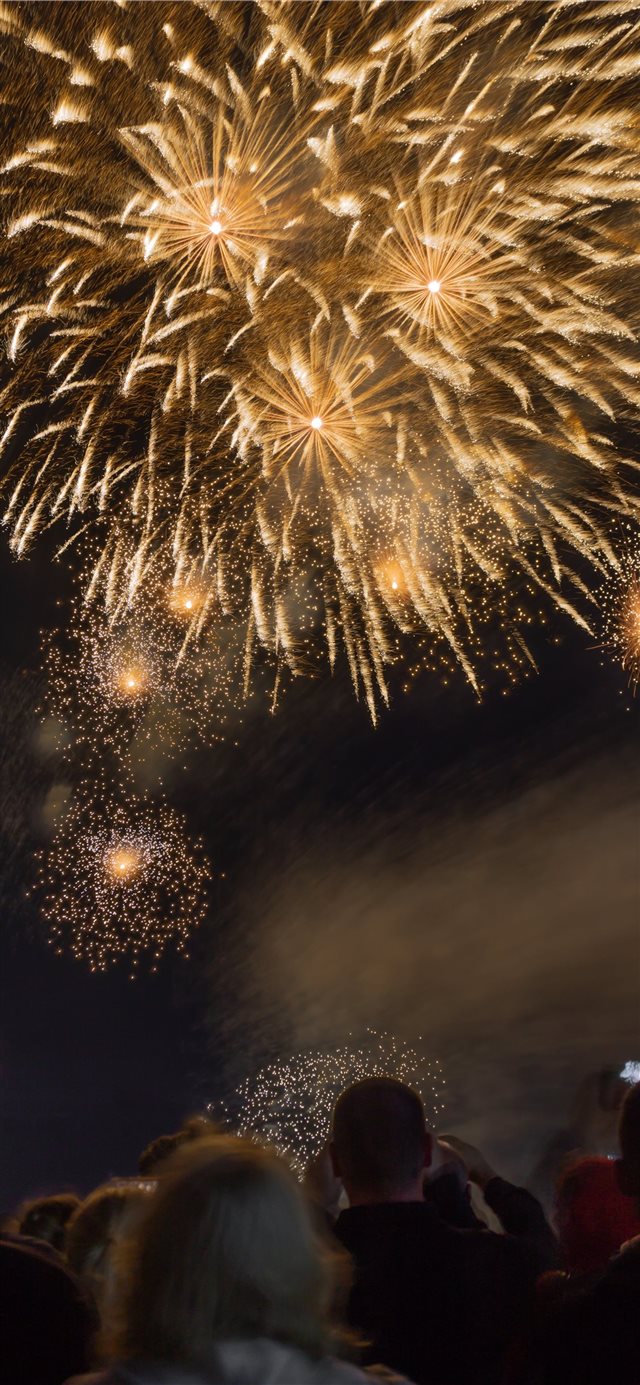 1125x2436 Fire in the sky - night iPhone X Wallpaper