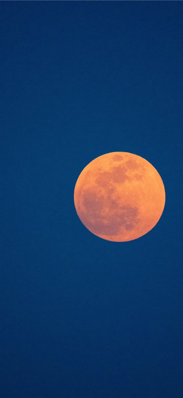 1125x2436 clear sky - red moon iPhone X Wallpaper