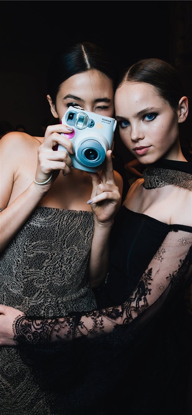 1125x2436 Backstage at Mercedes Benz Fashion Week Australia - cute iPhone X Wallpaper