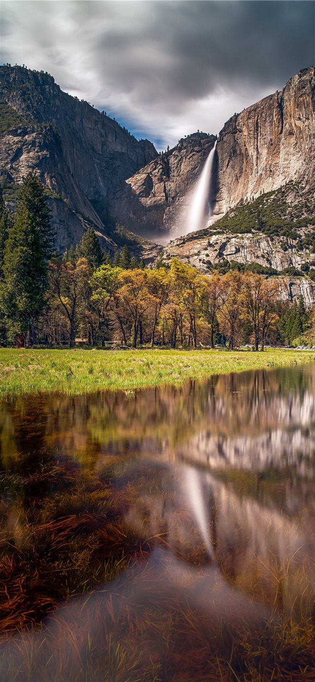 1125x2436 Yosemite Falls - reflection iPhone X Wallpaper