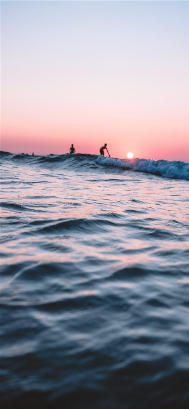 1125x2436 Calming Beach Waves - people iPhone X Wallpaper