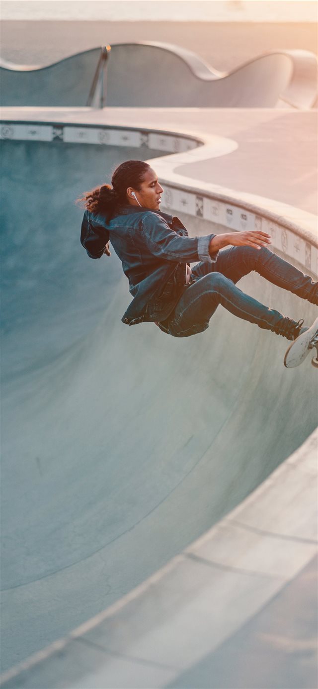 1125x2436 Daily Grind - retro iPhone X Wallpaper
