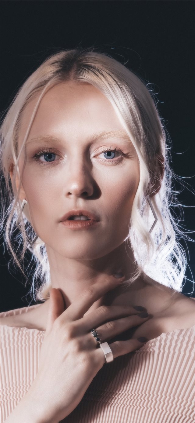 1125x2436 through her eyes - wallpaper iPhone X Wallpaper
