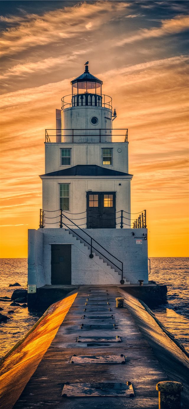 1125x2436 Morning Lighthouse - water iPhone X Wallpaper