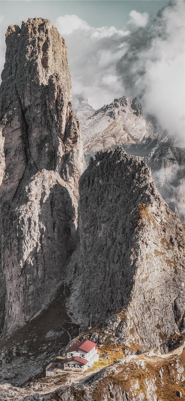 1125x2436 Foggy power - italy iPhone X Wallpaper