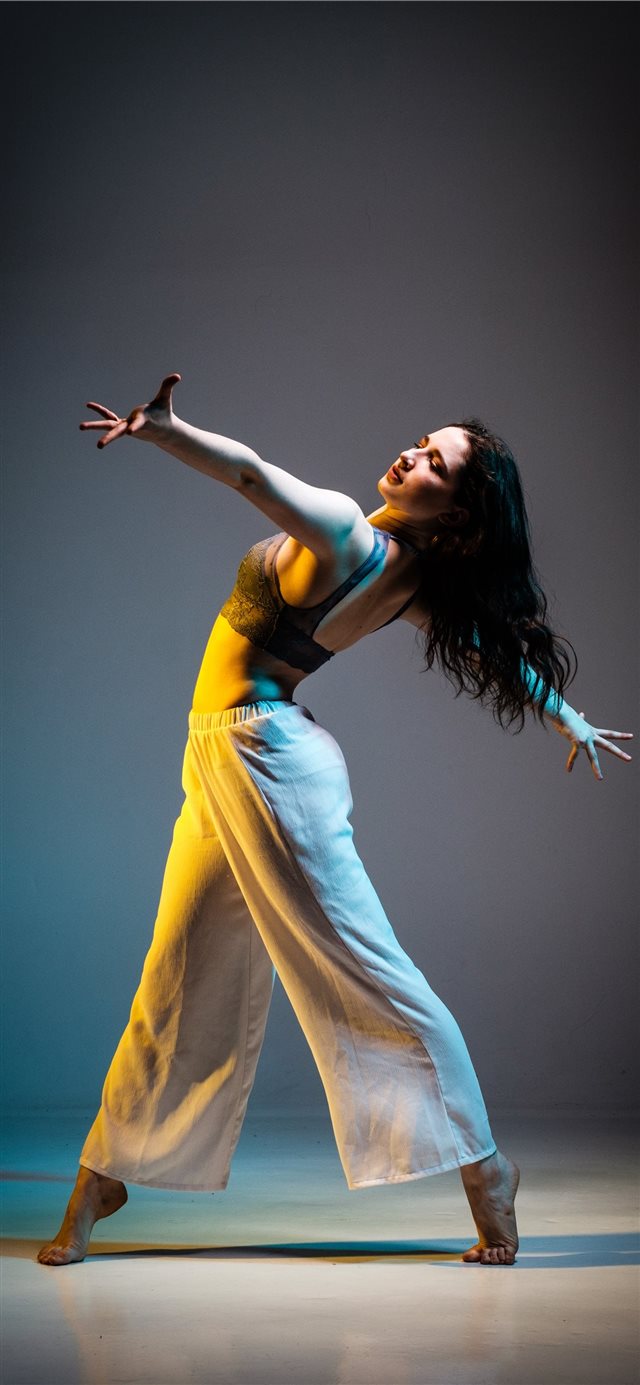 1125x2436 Colorful Dancer - qc iPhone X Wallpaper
