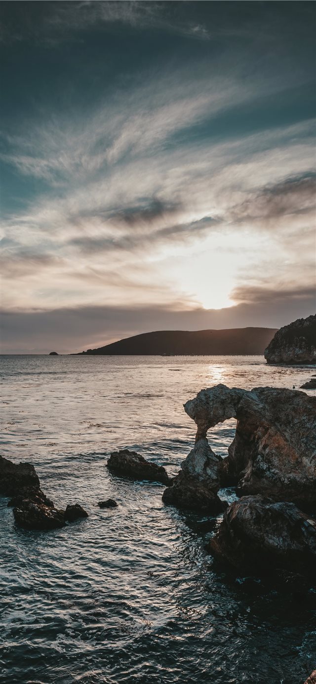 1125x2436 Daylight Saved - water iPhone X Wallpaper