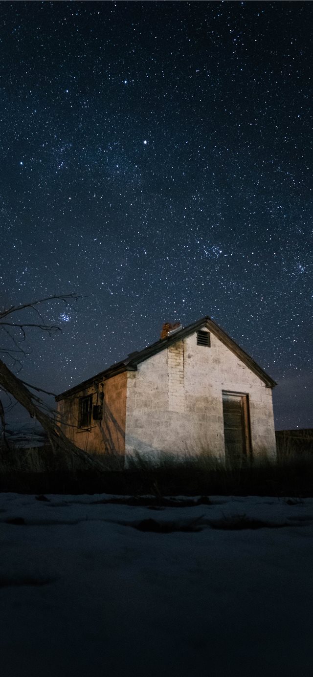1125x2436 lonesome - building iPhone X Wallpaper